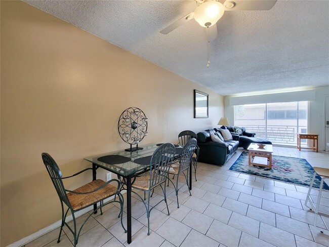 Building Photo - 3809 N Braeswood Blvd