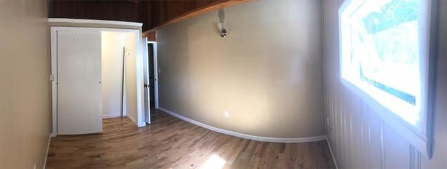 Building Photo - 208 Cherry Ln