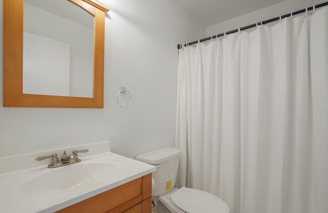 Building Photo - 2533 Bedford Mews Dr