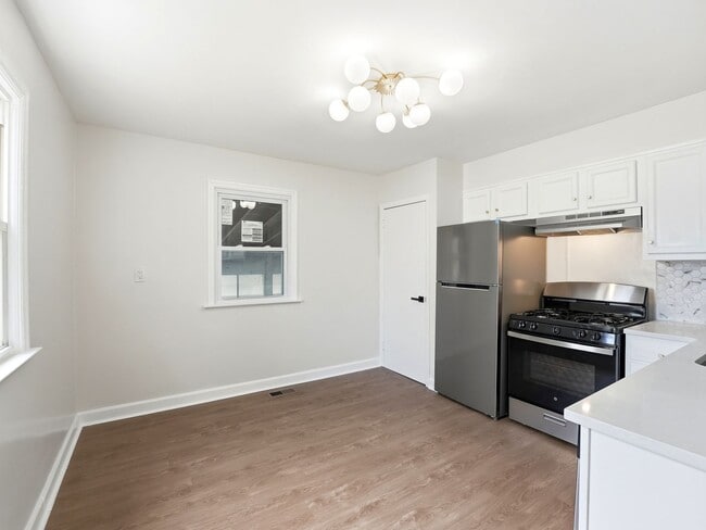 Building Photo - Fully Renovated Rental with Designer Kitchen, Modern Bath & Bonus Spaces – Stratford, NJ