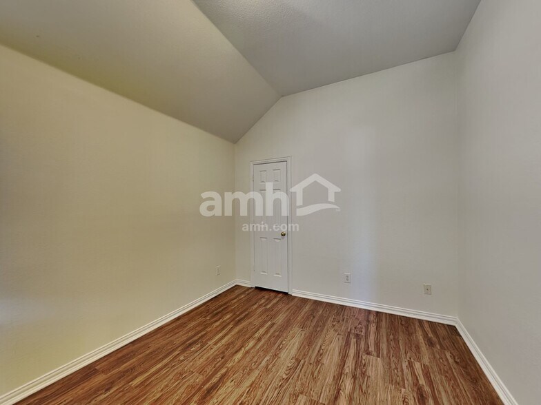 Building Photo - 2619 Hopkins Dr