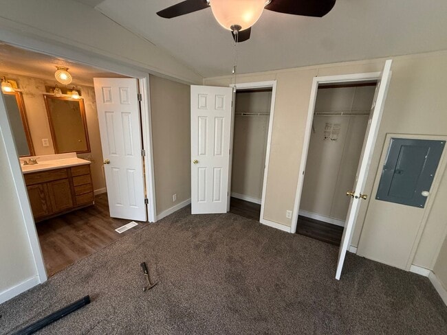 Building Photo - 3 Bed 2 Bath Mobile Home with Storage Shed...