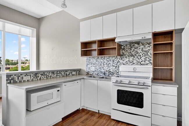 Building Photo - 4100 Lindell Blvd