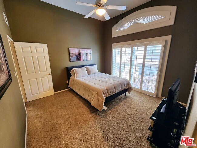 Building Photo - 5240 Premiere Hls Dr