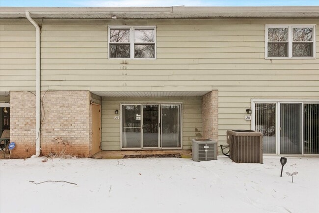 Building Photo - Available now, 3B/2.5B Two Story Townhome in Butler Park!