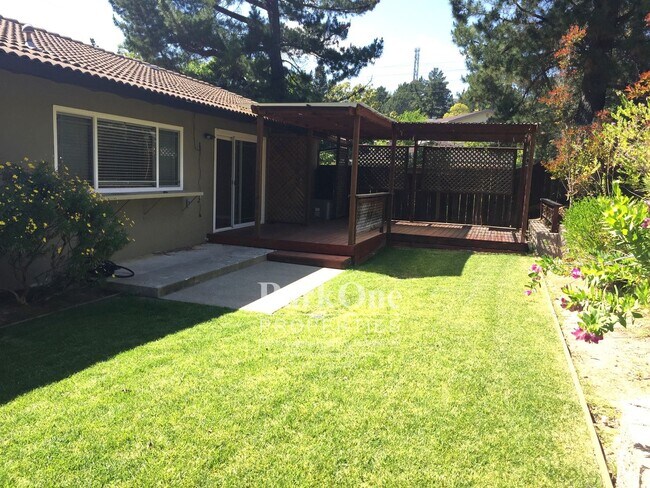 Building Photo - 1500 Fieldcrest Dr