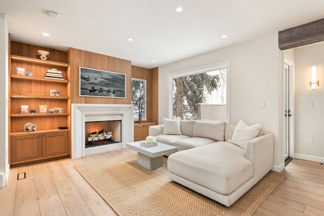 Building Photo - 814 W Bleeker St