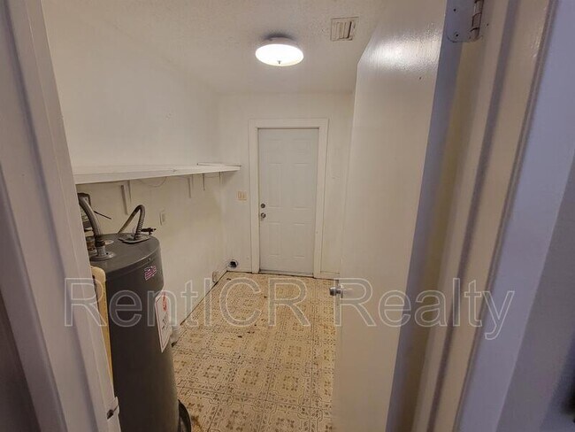 Building Photo - 3135 Pine Tree Ave