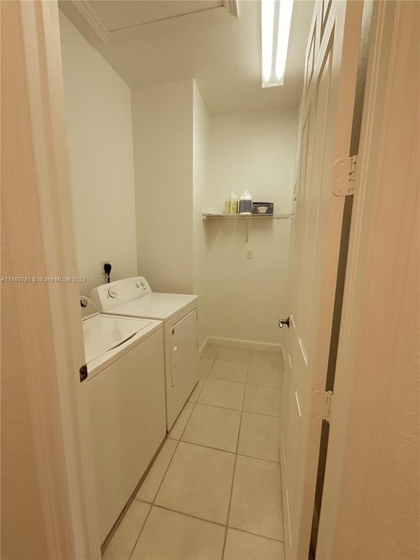 Building Photo - 1727 San Benito Way