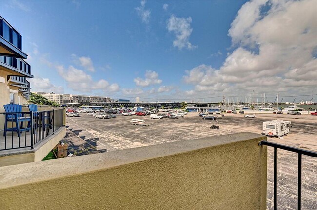 Building Photo - 921 Marine Dr