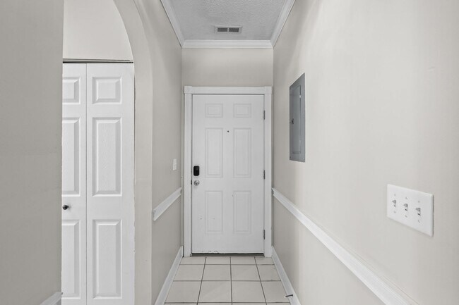 Building Photo - 686 Riverwalk Dr