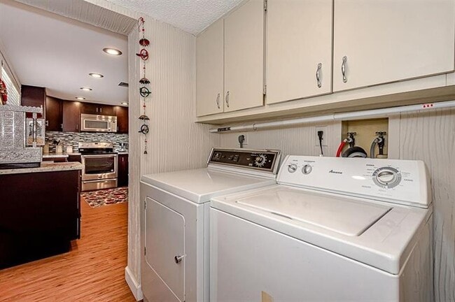 Building Photo - 625 Oaks Dr
