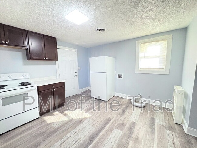 Building Photo - 317 Woodbury St