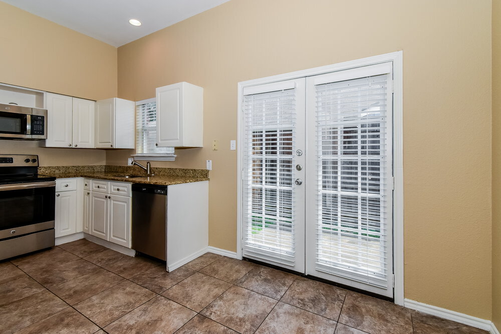 Building Photo - 1500 Hackamore St