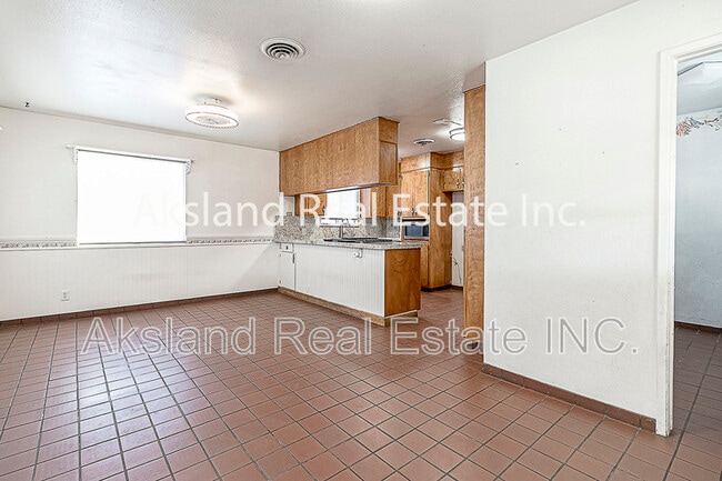 Building Photo - 7937 Endow Rd S
