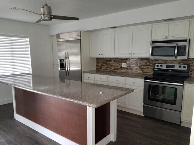 Building Photo - 1500 W Rio Salado Pkwy