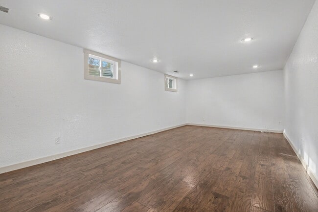 Building Photo - 8624 W Florida Ave