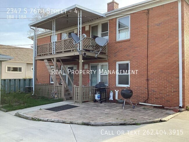 Building Photo - 2347 S 76th St