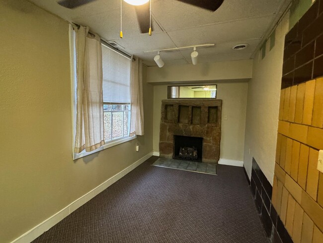 Building Photo - 1113 N Fremont Ave
