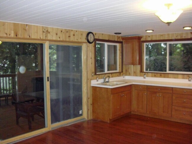 Building Photo - Private Lakefront Cabin for Rent