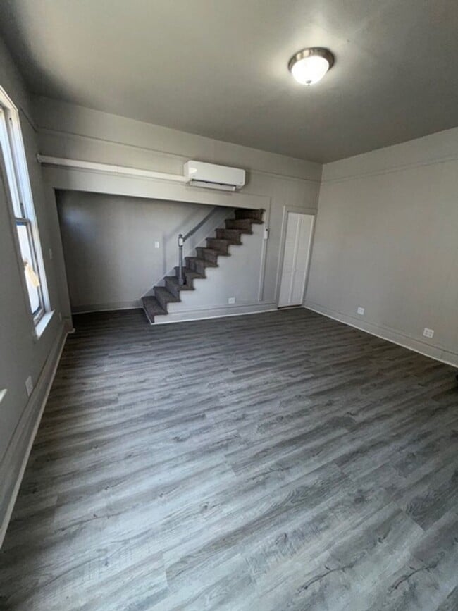 Building Photo - 1411 W Maryland St