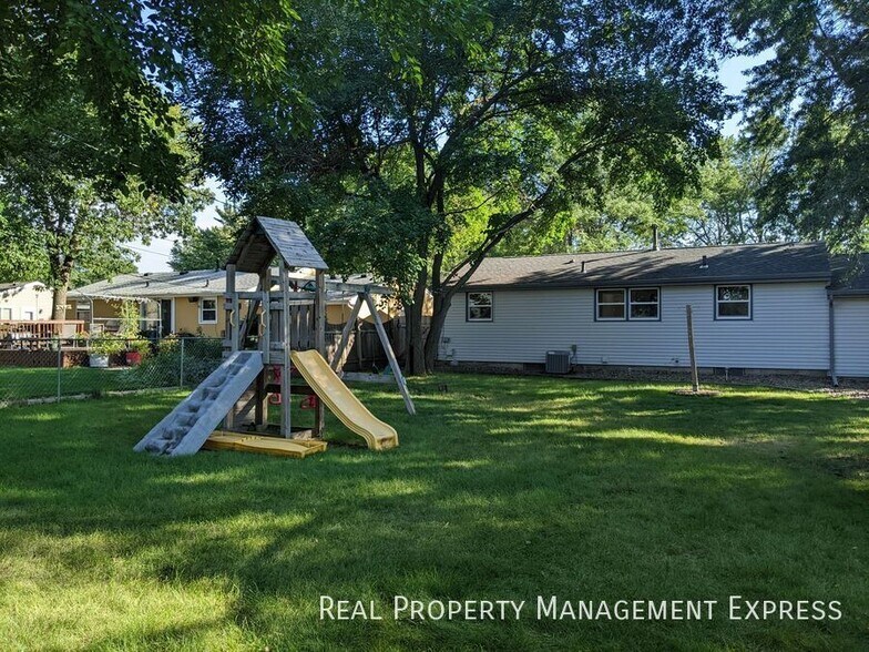 Building Photo - Cozy 3 Bedroom 1 Bathroom in Western Sioux...