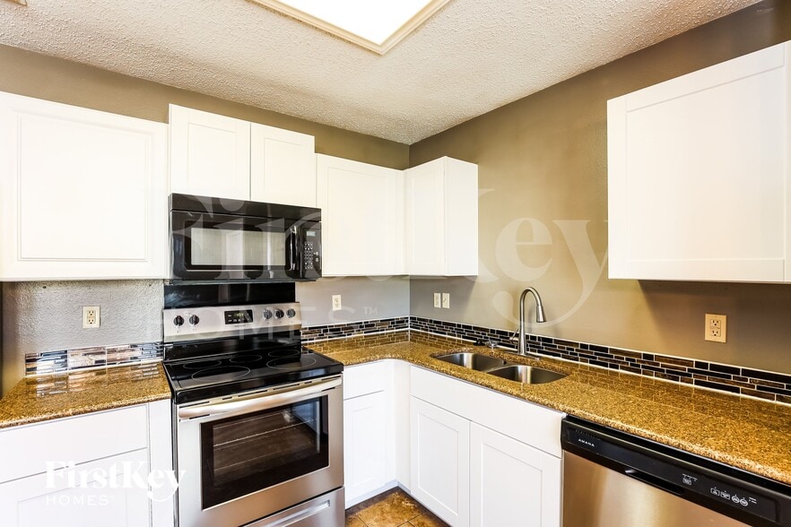 Building Photo - 6907 Saharastone Dr