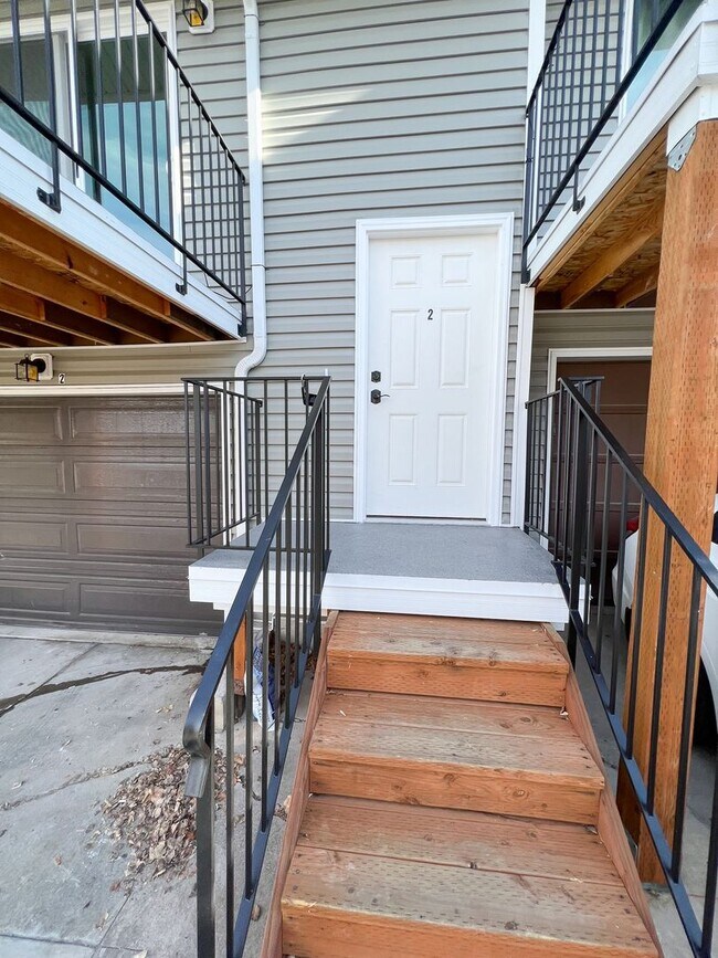 Building Photo - 1800 Gundersen Ln S