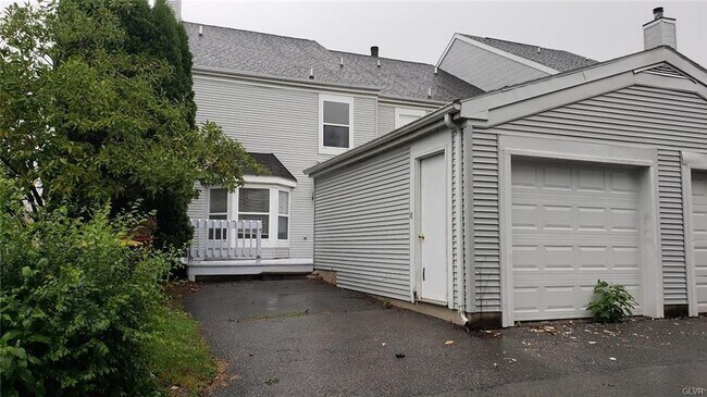 Building Photo - 1262 Forest Rd
