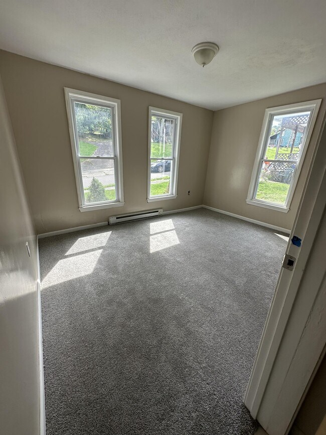 Building Photo - 108 Tower St