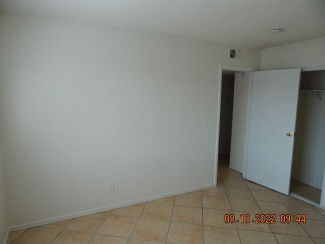 Building Photo - 2185 Exeter Dr