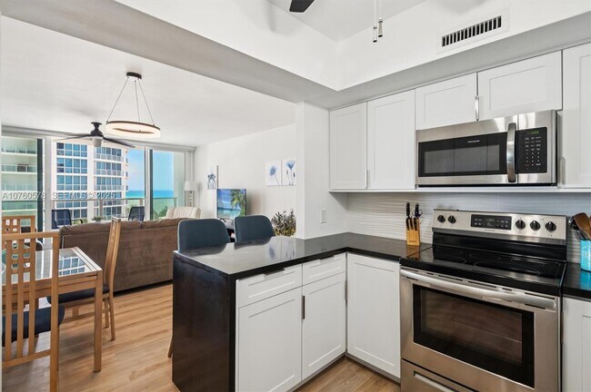 Building Photo - 3505 S Ocean Dr