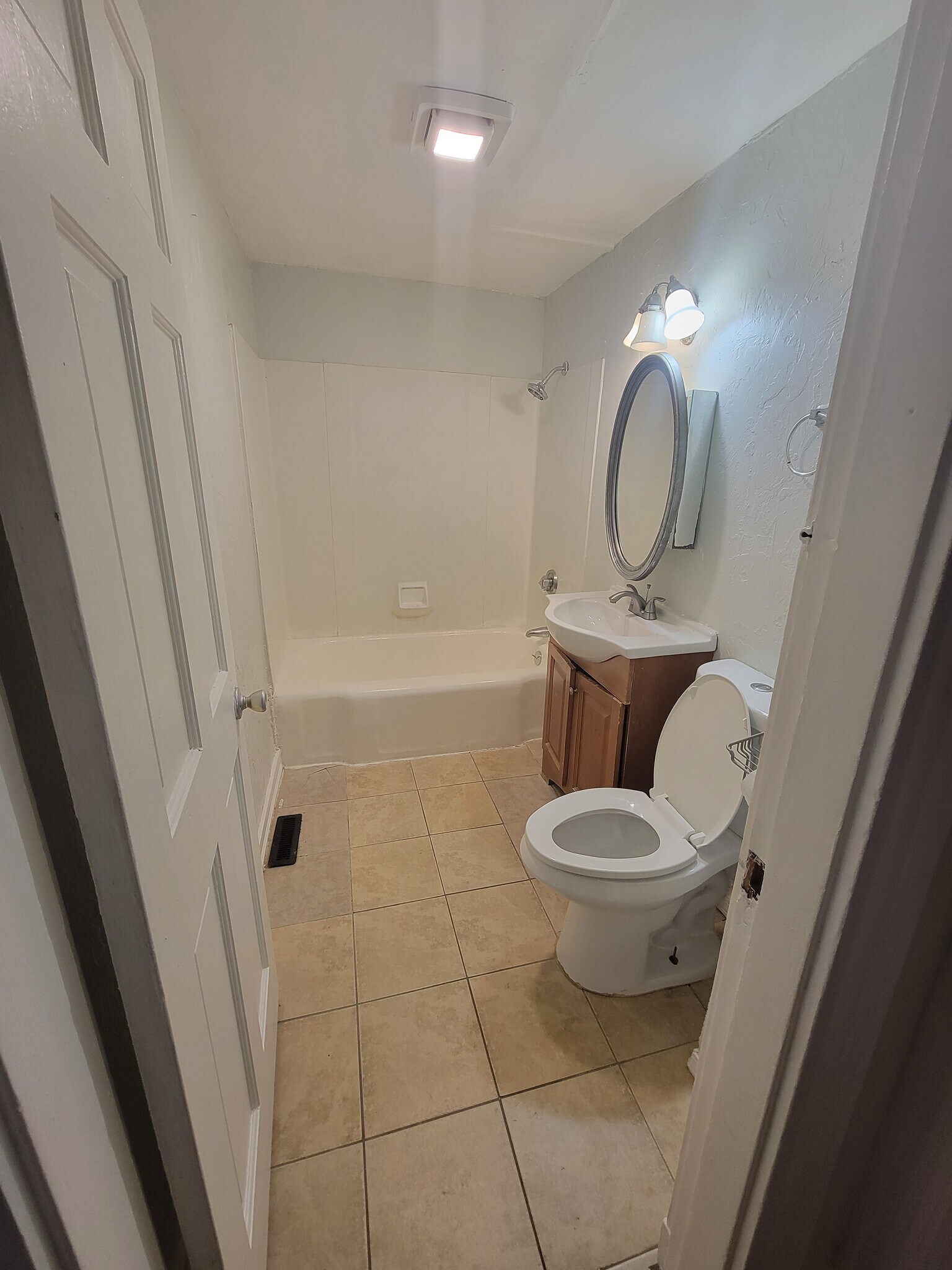 Bathroom - 76 Bellevue St