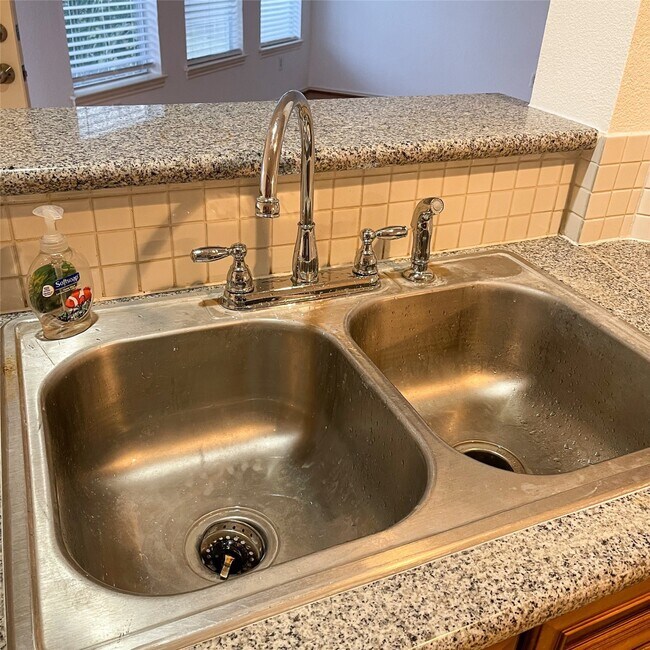 Building Photo - 11737 Logan Ridge Dr