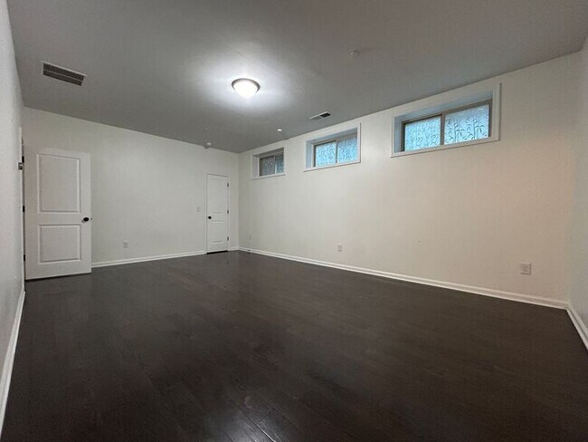 Building Photo - 951 Opelousas Way