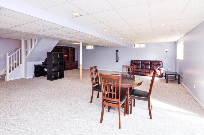 Building Photo - 3240 Dunwoodie Rd