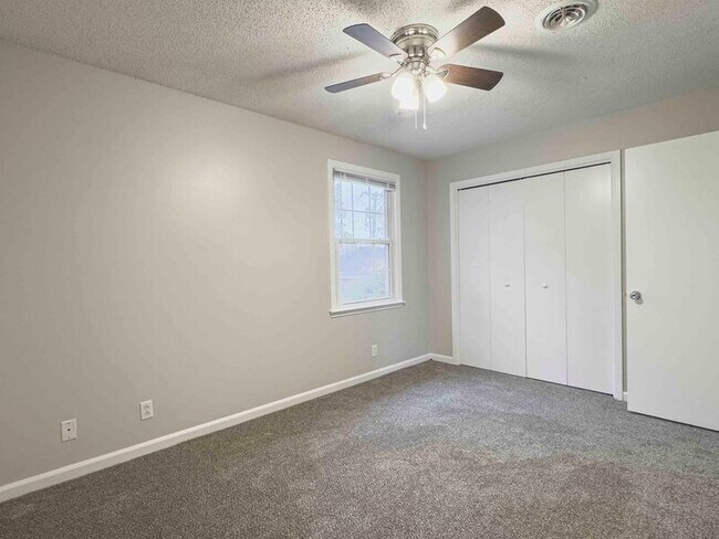 Building Photo - 610 Sango Rd