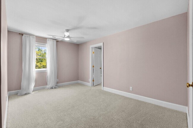 Building Photo - 5704 Woodside Ave