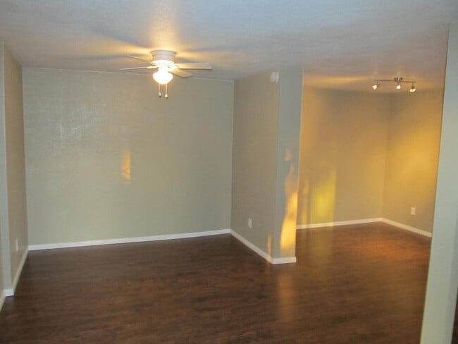 Building Photo - Updated 1br/1ba unit in a quadplex in a park like setting
