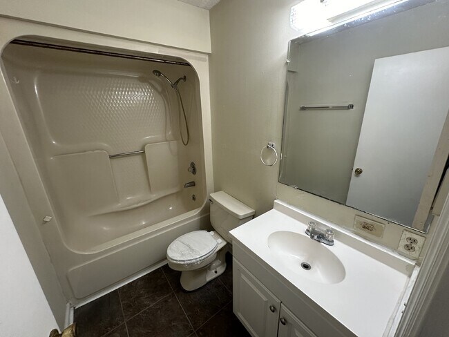 Building Photo - Condo for Rent