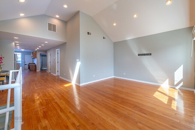 Building Photo - 524 N Ashland Ave