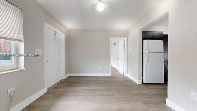 Building Photo - 891 SW 5th St