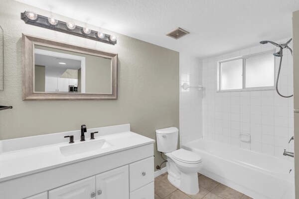 Building Photo - 8271 Key Royal Cir