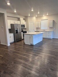 Building Photo - Beautiful 4 Bedroom House in Newer Develop...