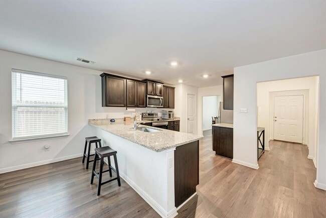 Building Photo - 132 Maywood Ln