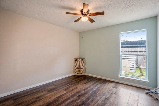 Building Photo - 11817 Southlake Dr