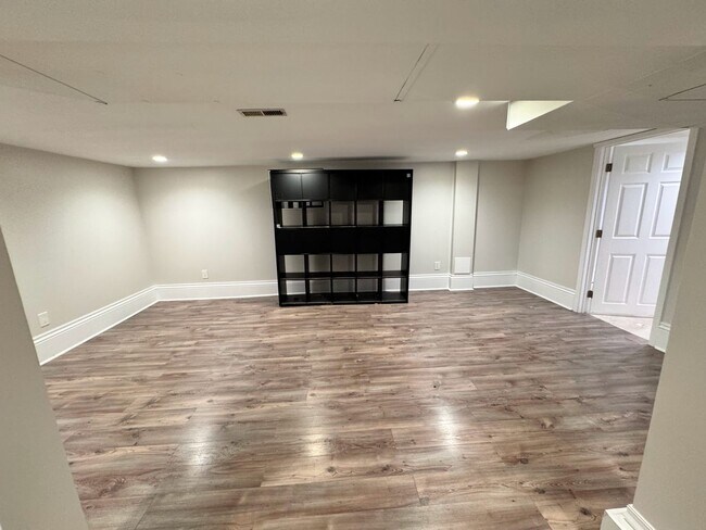 Building Photo - Beautiful 4+ Bed, 3 Bath Crafstman Home with Fenced Yard near St. Johns