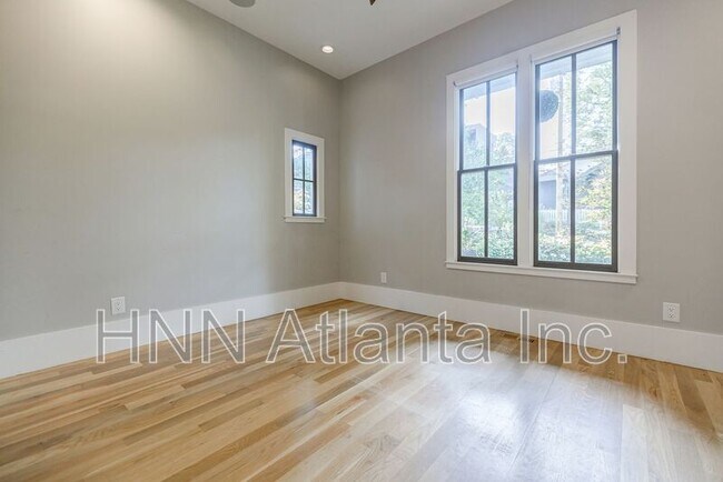 Building Photo - 1092 Kirkwood Ave SE