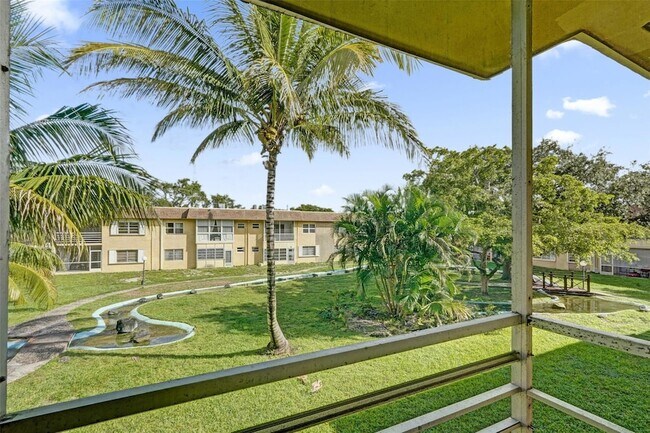 Building Photo - 5140 SW 40th Ave