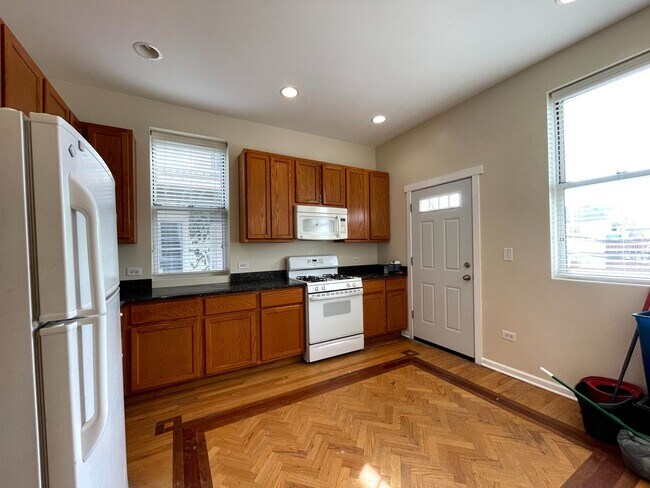 Building Photo - 2809 W Wabansia Ave